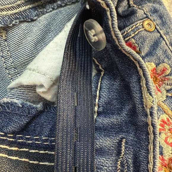 Squeeze Embroidered Distressed Blue Jeans for Little Girls
size 6X - Picture 5 of 7